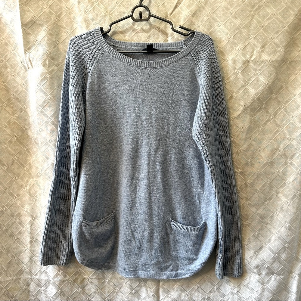 Gap Sweater Size L Light Blue Two Pocket